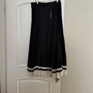 Elie Tahari maxi Elegant Black and White Pleated Skirt new sz Large